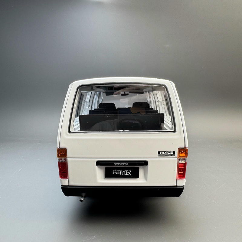 Original Factory 1:18 Toyota HiAce YH50 Diecast Van Model – YX car