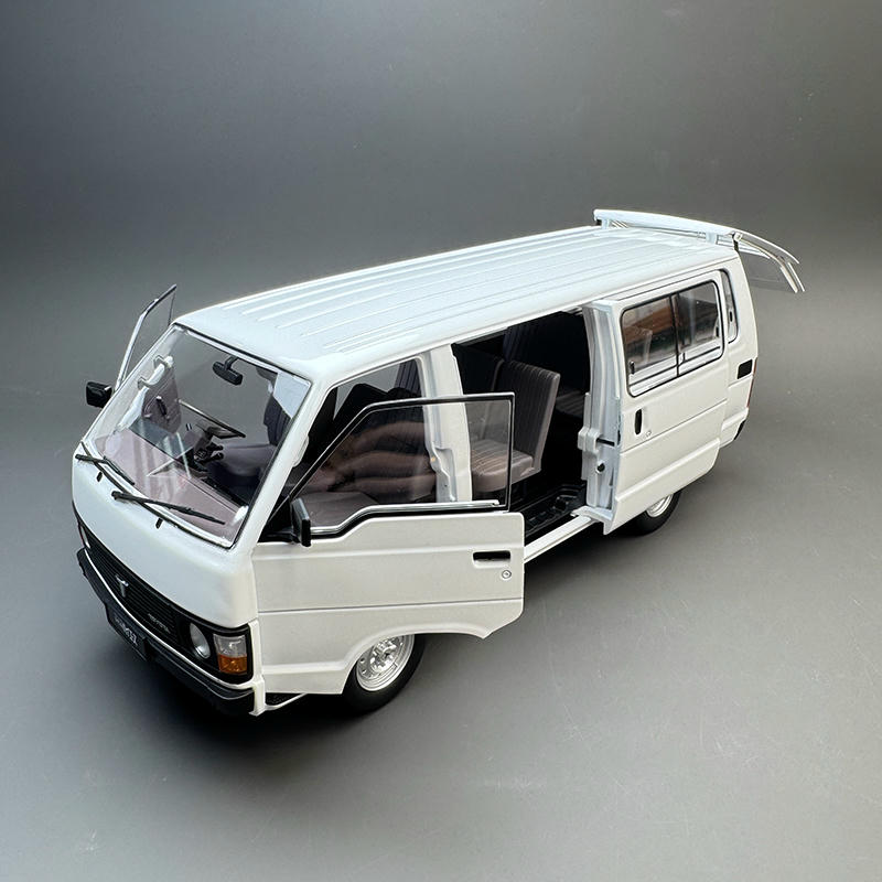 Original Factory 1:18 Toyota HiAce YH50 Diecast Van Model