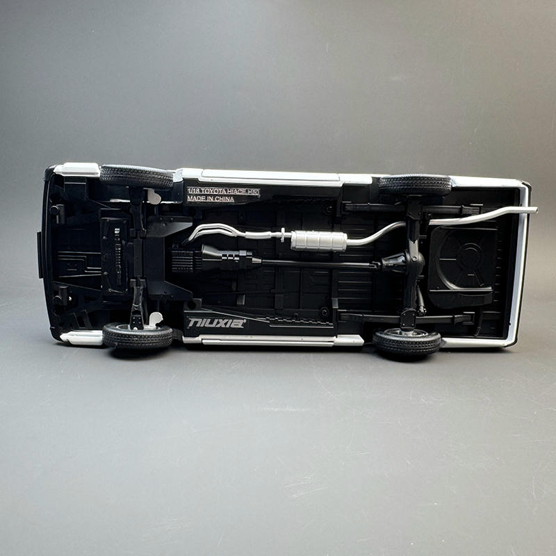 Original Factory 1:18 Toyota HiAce YH50 Diecast Van Model