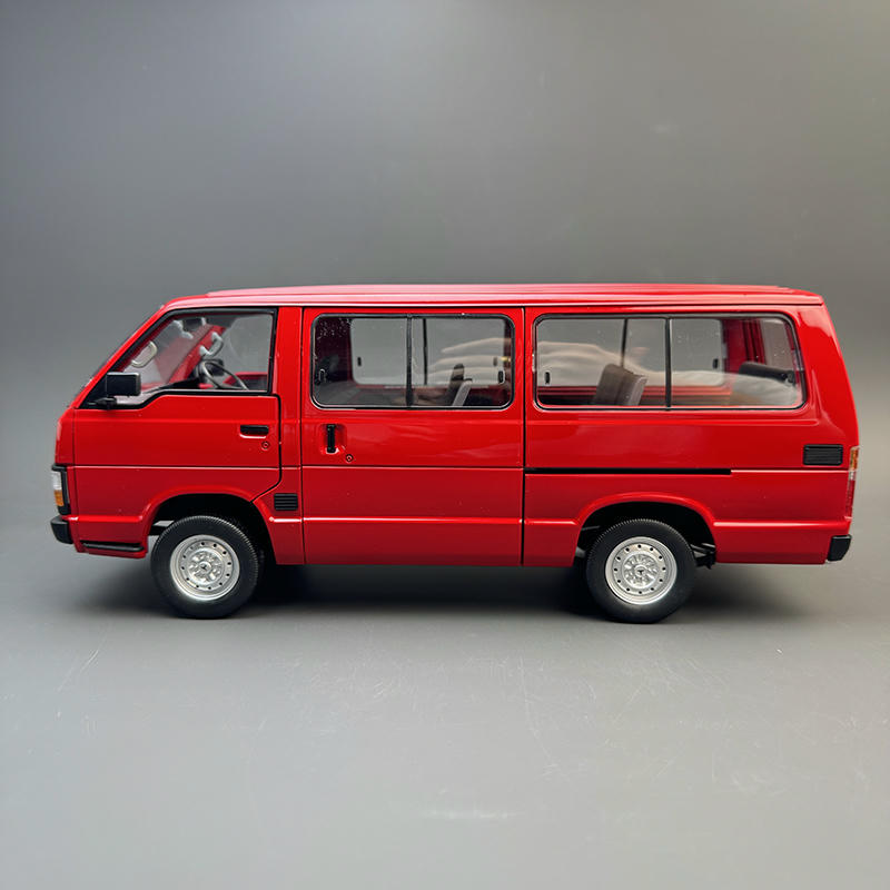 Original Factory 1:18 Toyota HiAce YH50 Diecast Van Model