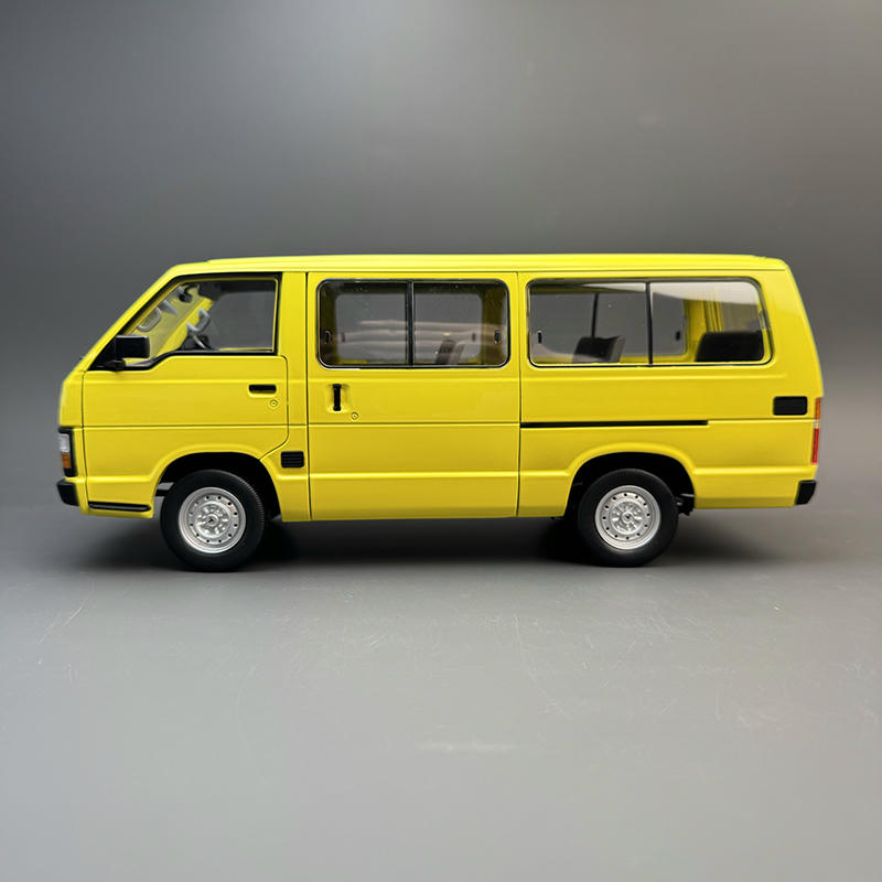 Original Factory 1:18 Toyota HiAce YH50 Diecast Van Model – YX car