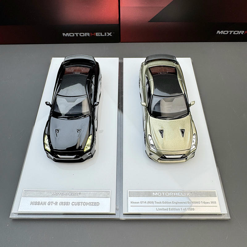 MotorHelix 1:64 Nissan GT-R R35 Alloy Model