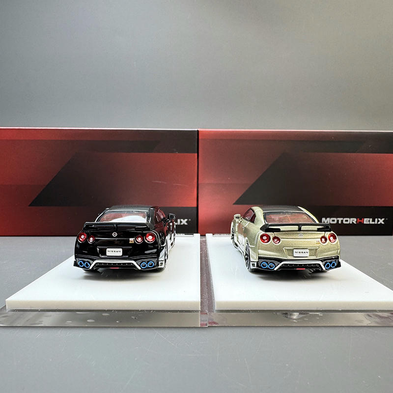 MotorHelix 1:64 Nissan GT-R R35 Alloy Model