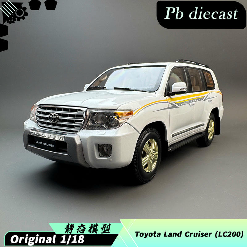 1:18 Toyota Land Cruiser LC200 Diecast Opening Model