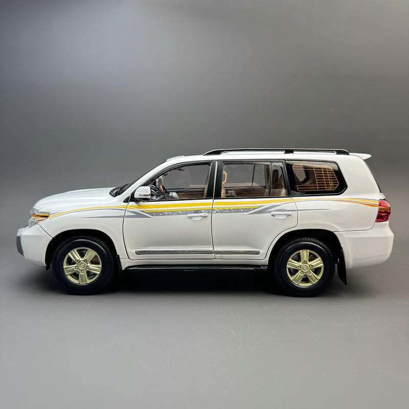1:18 Toyota Land Cruiser LC200 Diecast Opening Model