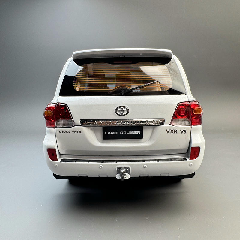 1:18 Toyota Land Cruiser LC200 Diecast Opening Model – YX car model