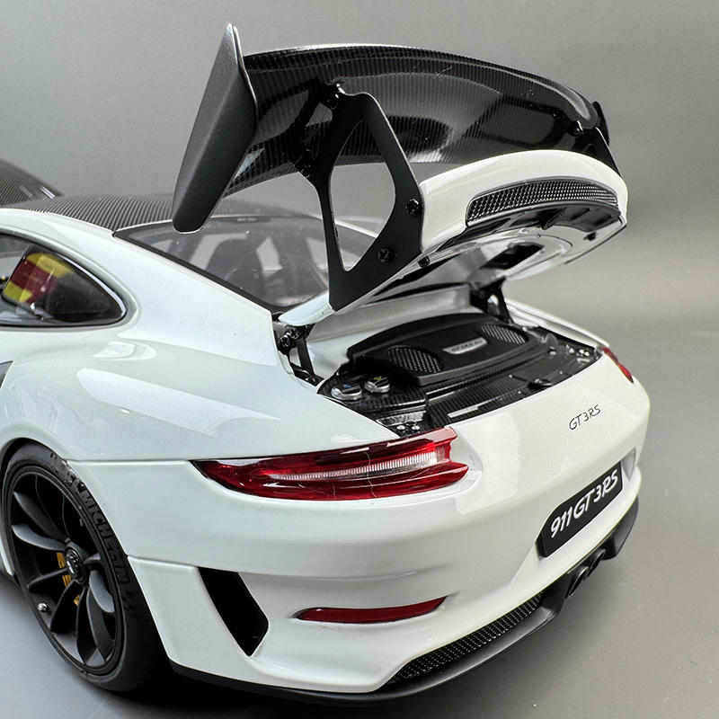 AUTOart 1:18 Porsche 911 (991.2) GT3 RS Diecast Model