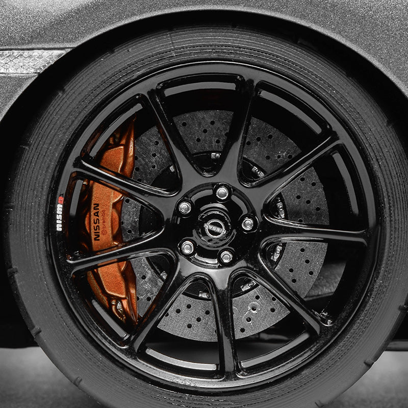 MOTORHELIX 1:18 Nissan GT-R (R35) Track Edition & T-Spec