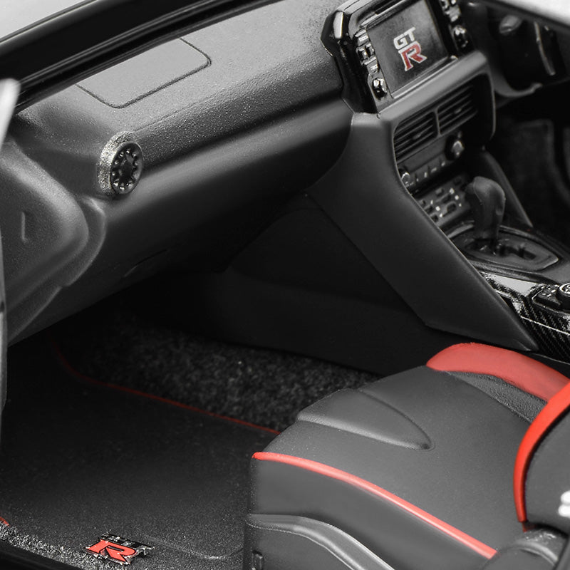MOTORHELIX 1:18 Nissan GT-R (R35) Track Edition & T-Spec