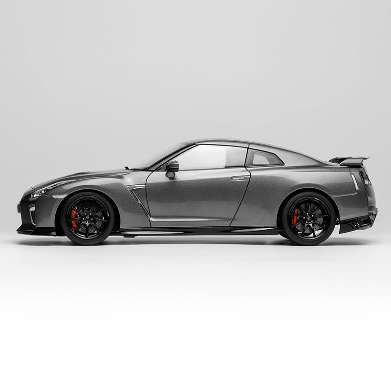 MOTORHELIX 1:18 Nissan GT-R (R35) Track Edition & T-Spec