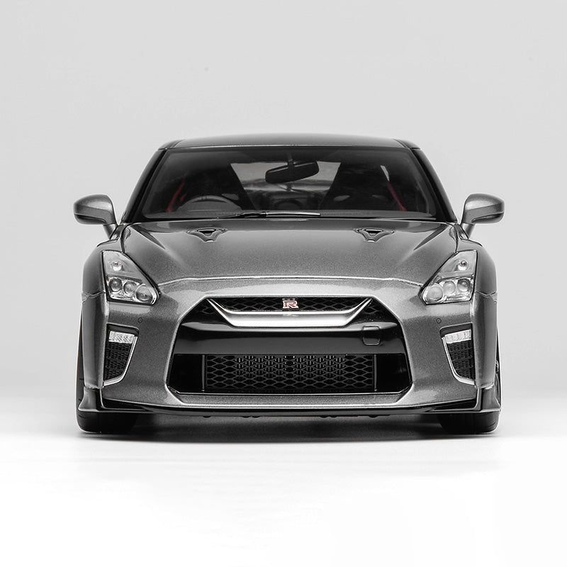 MOTORHELIX 1:18 Nissan GT-R (R35) Track Edition & T-Spec