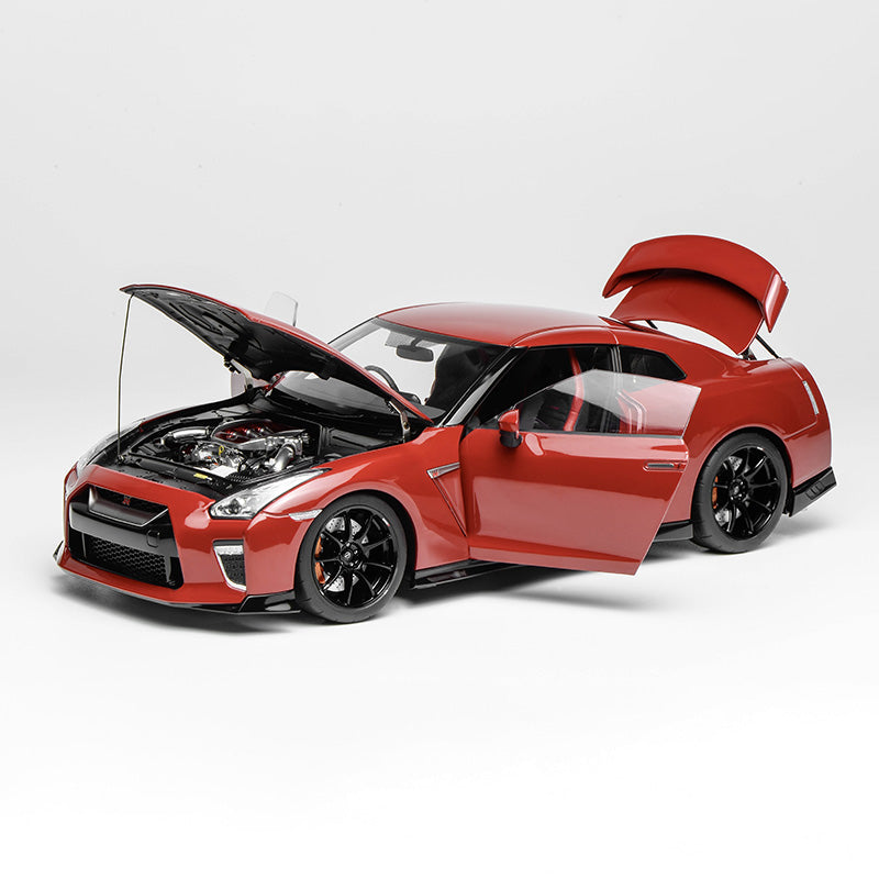 MOTORHELIX 1:18 Nissan GT-R (R35) Track Edition & T-Spec