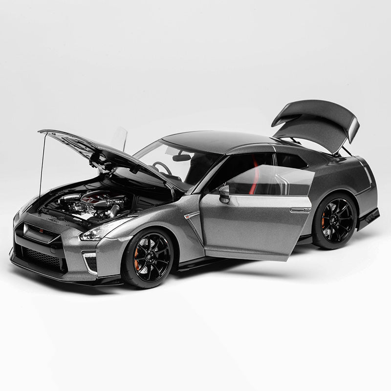 MOTORHELIX 1:18 Nissan GT-R (R35) Track Edition & T-Spec