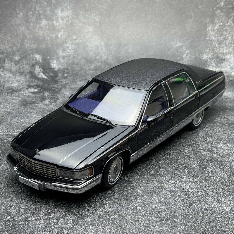 XiaoGuang alloy fully open 1:18 Cadillac Wood car model