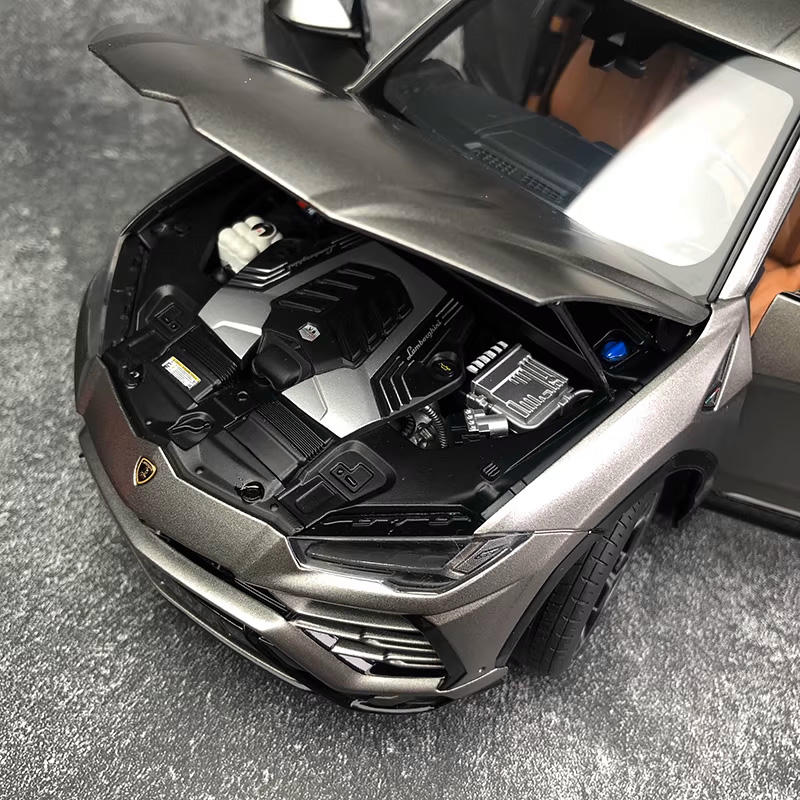 AUTOart 1:18 Lamborghini Urus Diecast Model Car