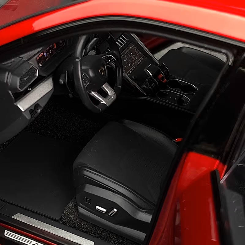 AUTOart 1:18 Lamborghini Urus Diecast Model Car