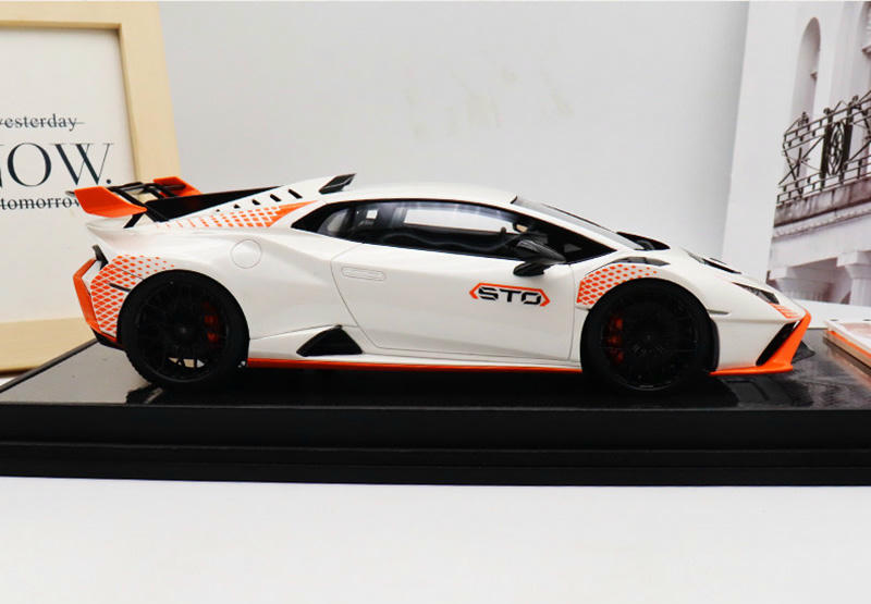 IVY Lamborghini Huracan STP 1:18 Resin Model Car