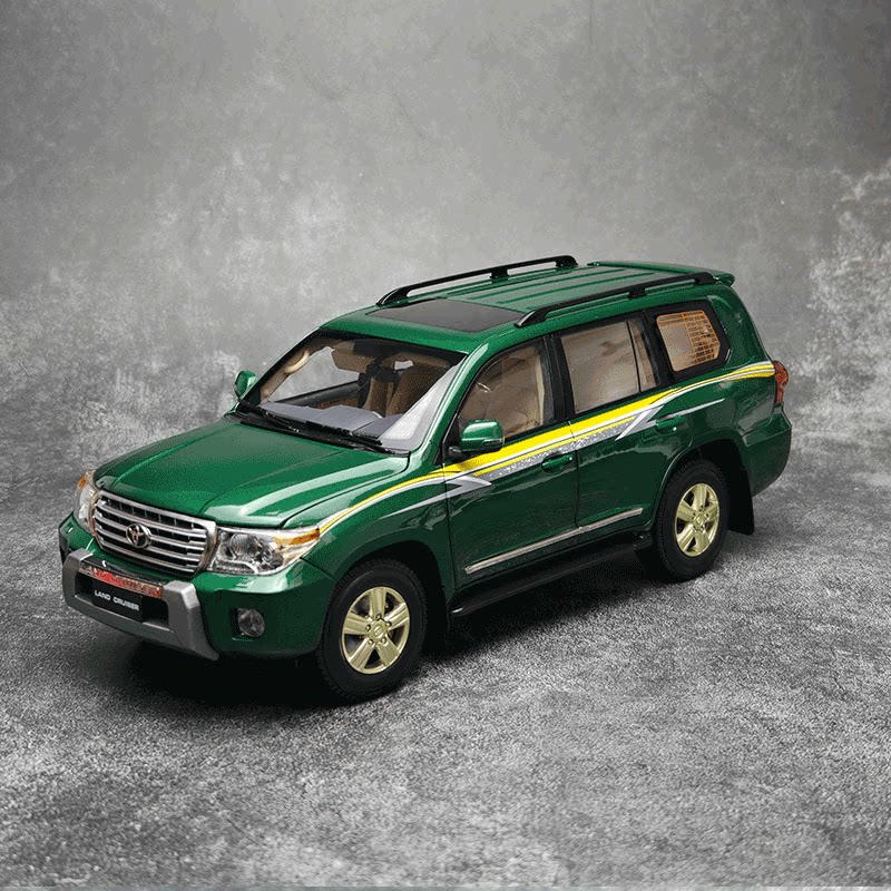 1:18 Toyota Land Cruiser LC200 Diecast Opening Model