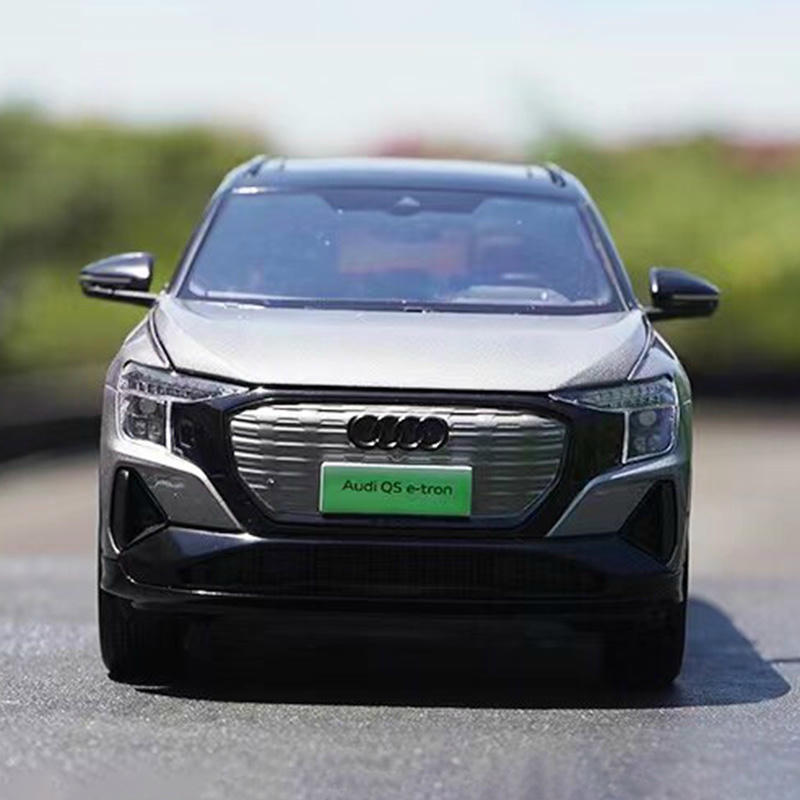 1:18 Audi Q5 e-tron Diecast Model Car with Lights