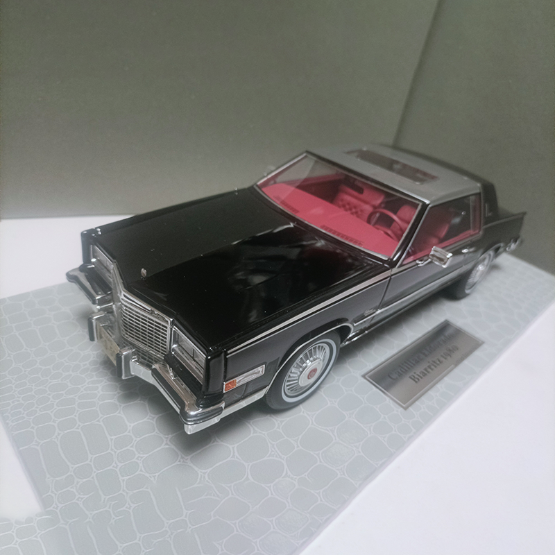 AMC 1:18 Cadillac Eldorado Biarritz 1980 Diecast Model