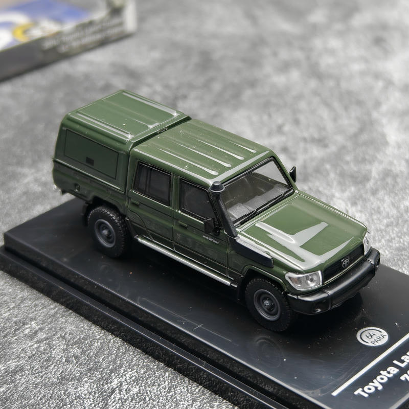 PARAGON 1:64 Toyota Land Cruiser LC79 (2014) Alloy Model
