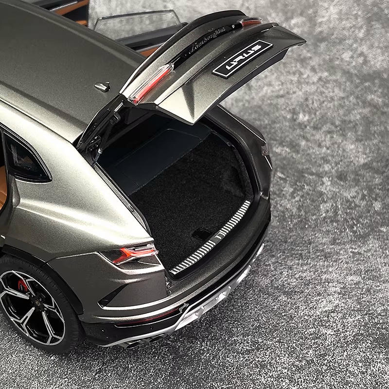 AUTOart 1:18 Lamborghini Urus Diecast Model Car