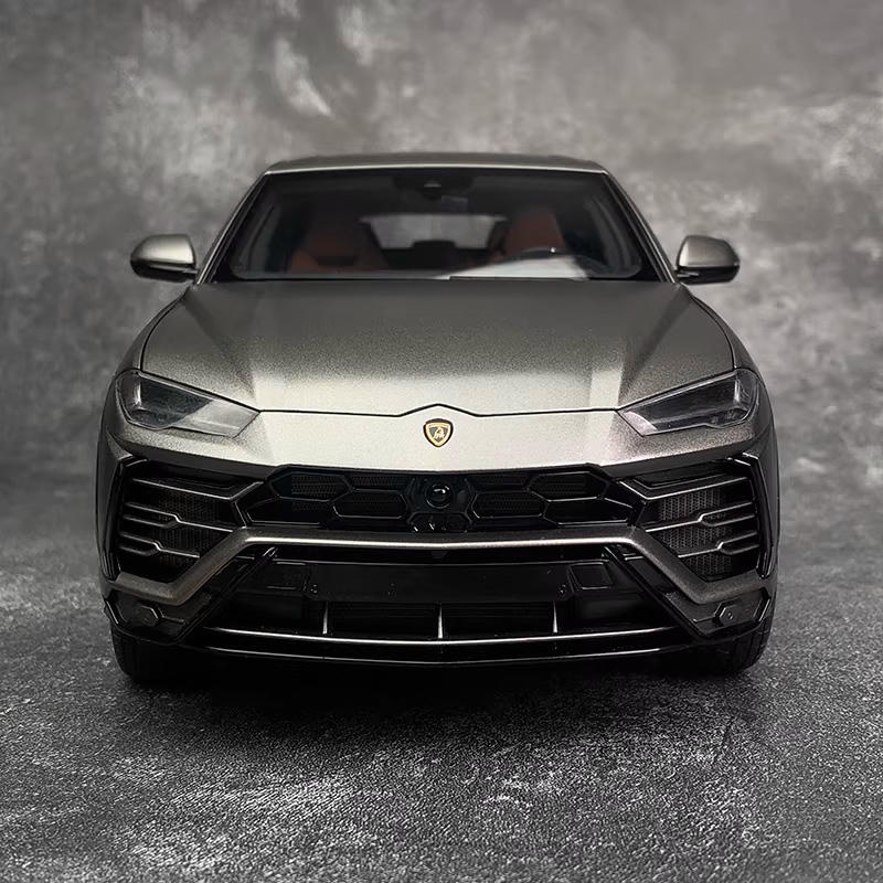 AUTOart 1:18 Lamborghini Urus Diecast Model Car