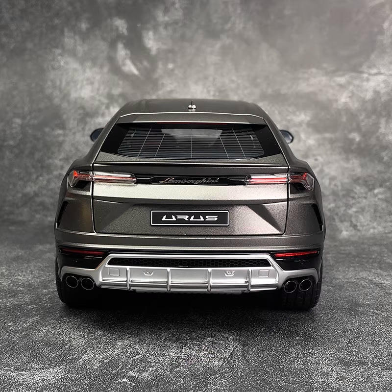 AUTOart 1:18 Lamborghini Urus Diecast Model Car