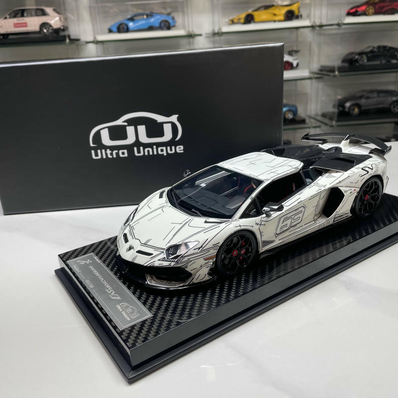 Runner & Ultra Unique 1:18 Lamborghini Aventador SVJ Resin Model