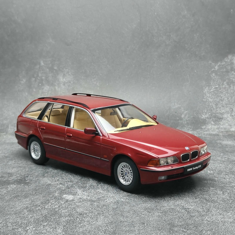 Triple9 1:18 BMW 5 Series Touring (E39) 1998 Diecast Model