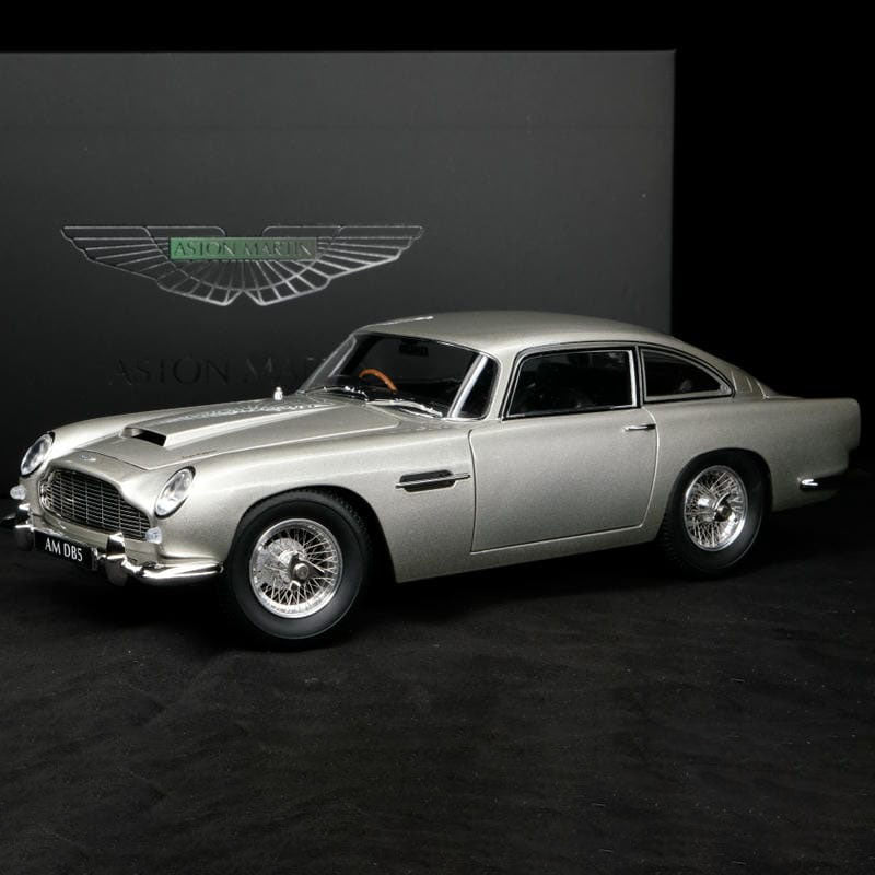 Auto   1/18 For Aston Martin V12
