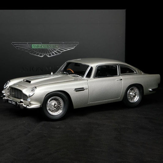 Auto   1/18 For Aston Martin V12