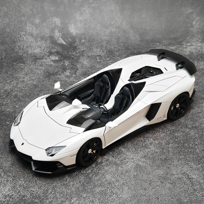 AUTOart 1:18 Lamborghini Aventador J LP700-4 Diecast Model