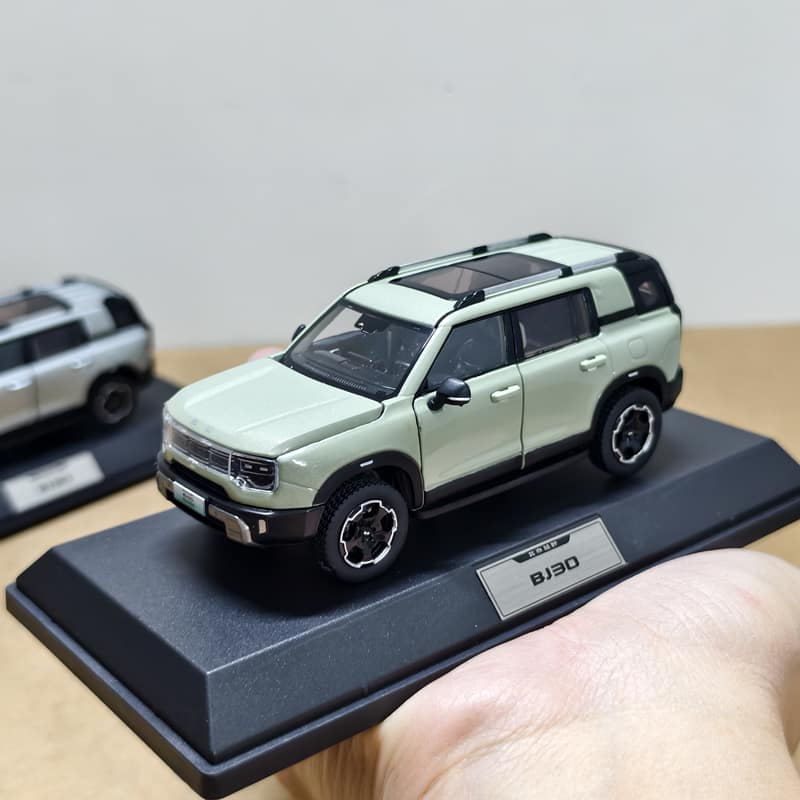 OEM Beijing BJ30 / BJ40 / BJ60 1:43 Diecast Model Car