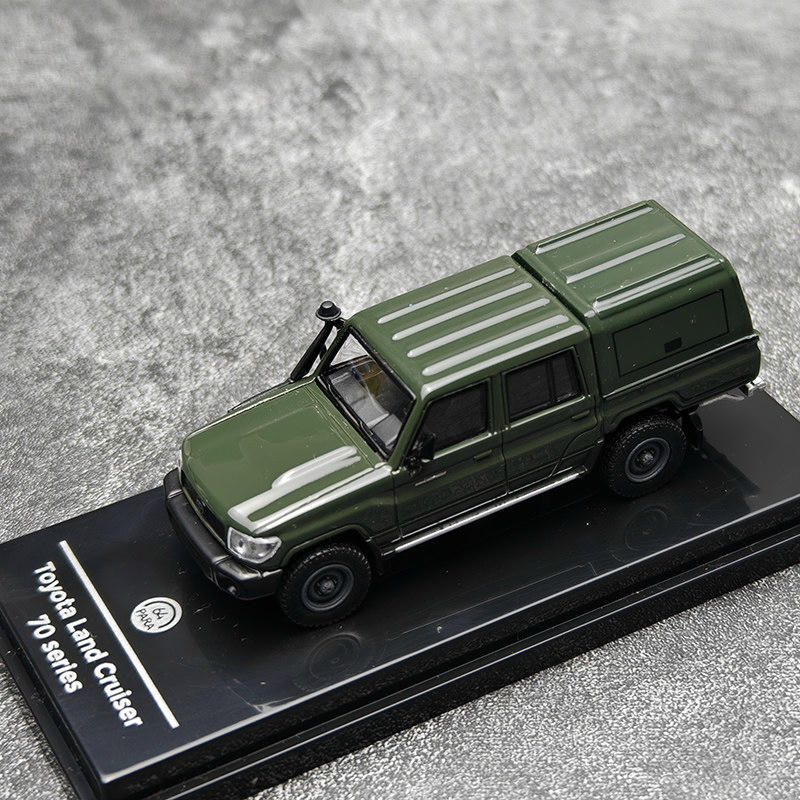 PARAGON 1:64 Toyota Land Cruiser LC79 (2014) Alloy Model