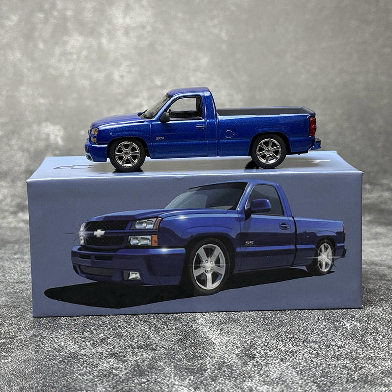 PARA 64 1:64 Chevrolet Silverado 2006 Model