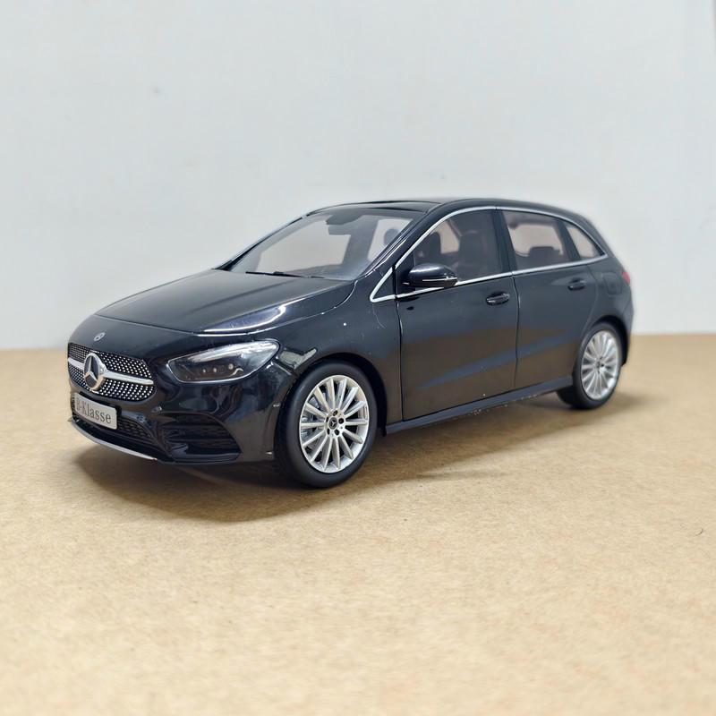 1:18 Mercedes-Benz B-Class MPV Diecast Model
