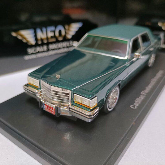NEO 1:43 Cadillac Fleetwood 1982 Resin Model