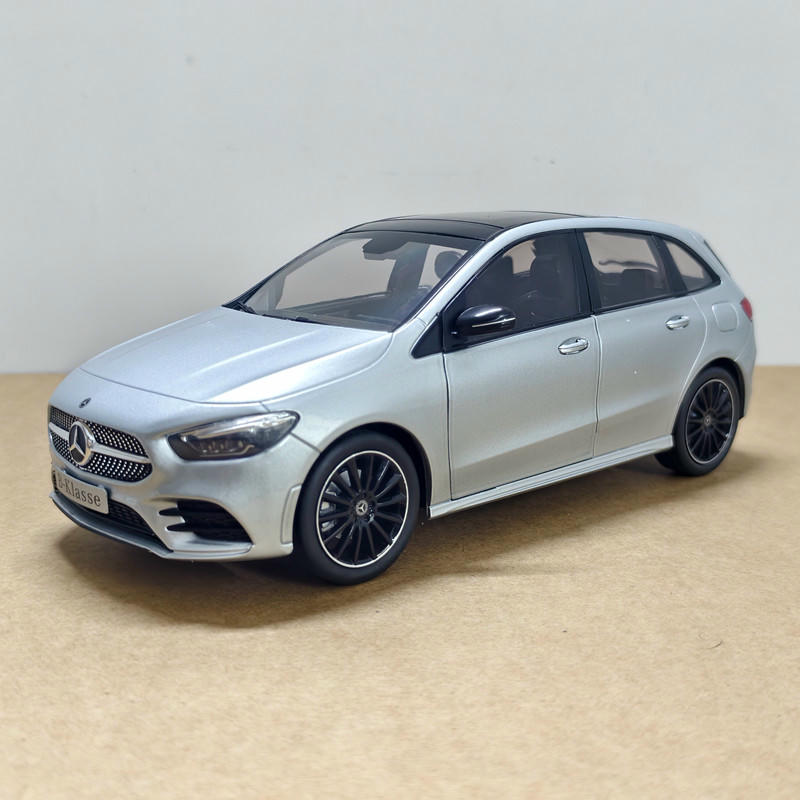 1:18 Mercedes-Benz B-Class MPV Diecast Model