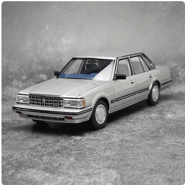 Xiaoguang 1:18 Toyota Crown M122 Alloy Diecast Model Car