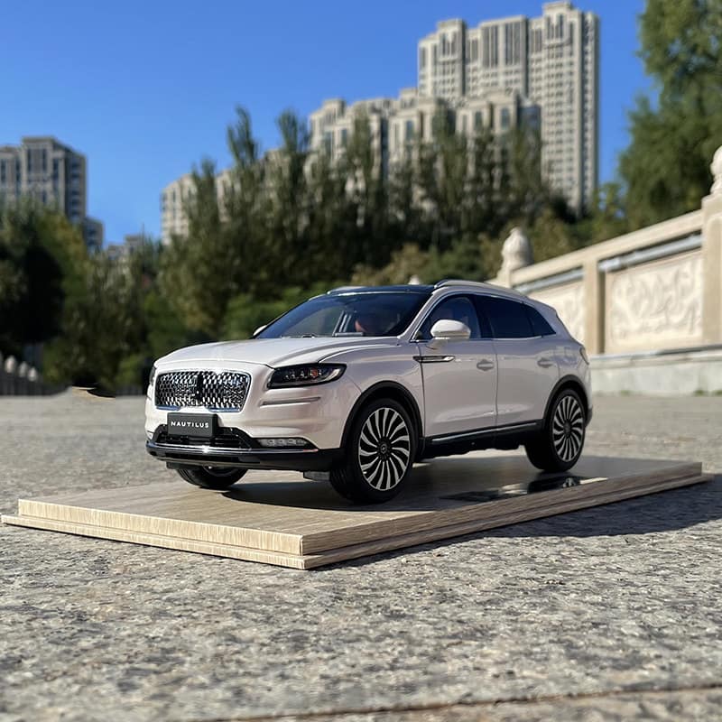 Original Factory 1:18 Lincoln Navigator Diecast Model