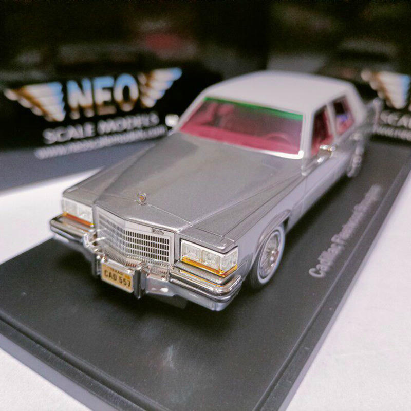 NEO 1:43 Cadillac Fleetwood 1982 Resin Model