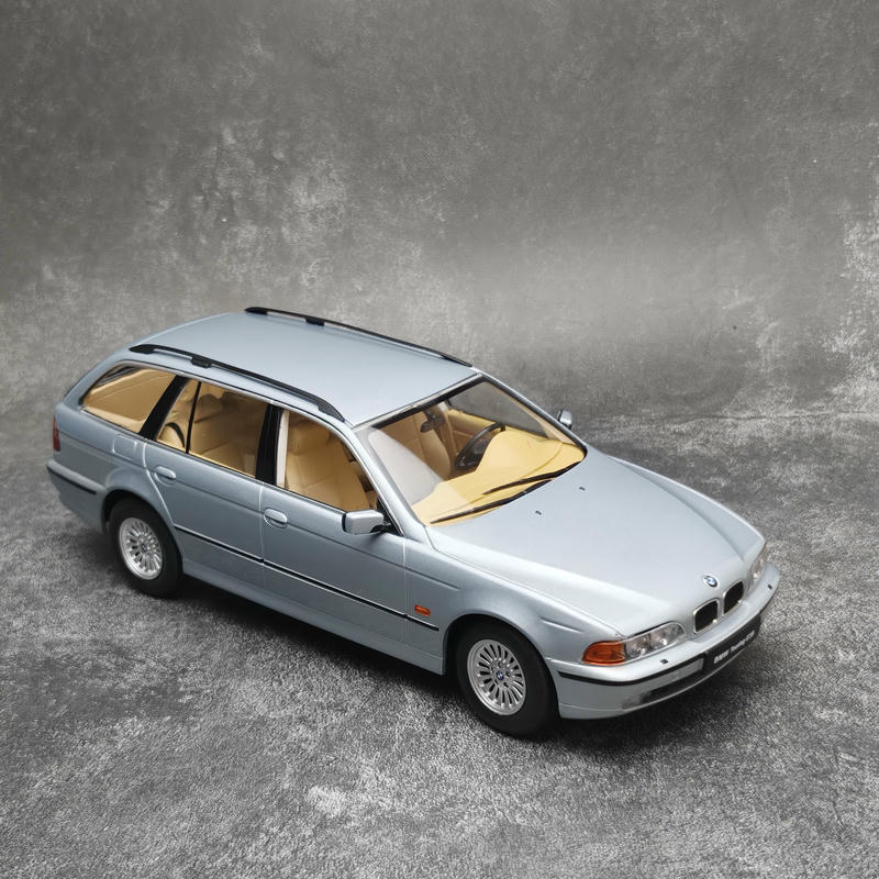 Triple9 1:18 BMW 5 Series Touring (E39) 1998 Diecast Model