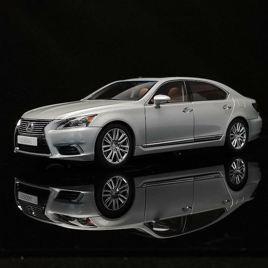 AUTOart Lexus LS600hL 1:18 Diecast Model Car