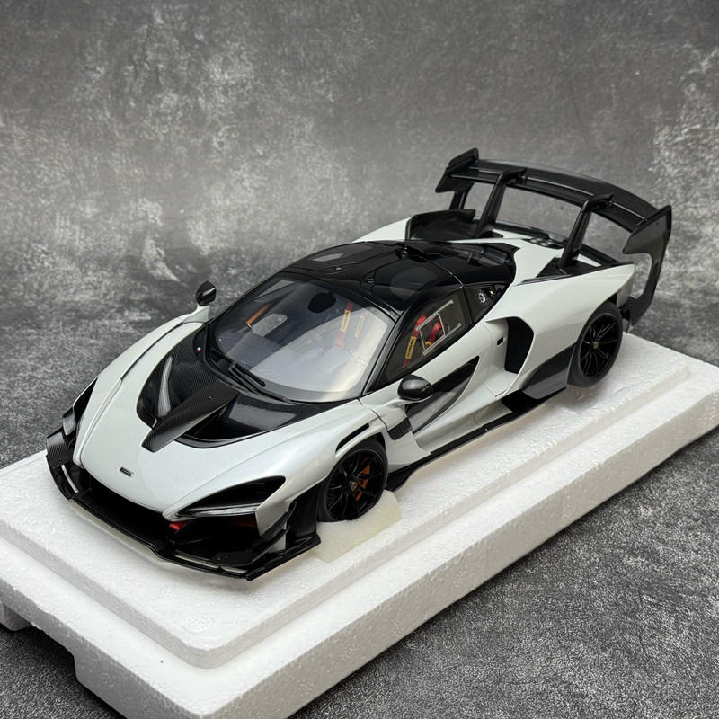 AUTOart 1:18 McLaren Senna GTR Diecast Model
