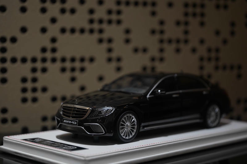 Vehicle Art 1:18 Mercedes-AMG S65 W222 Final Edition Resin Model