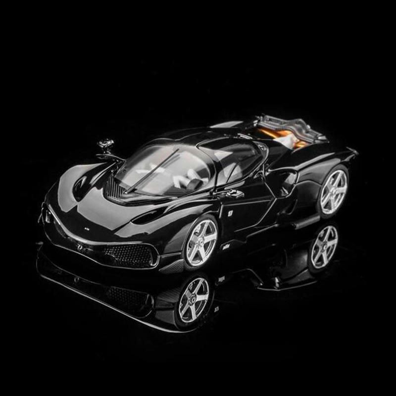 MOTORHELIX 1:64 Nilu27 Diecast Opening Model