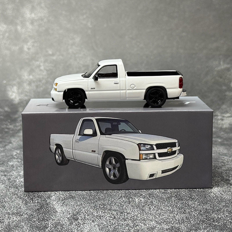 PARA 64 1:64 Chevrolet Silverado 2006 Model