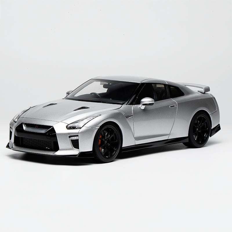 MotorHelix 1:18 Nissan GT-R (R35) Track Edition