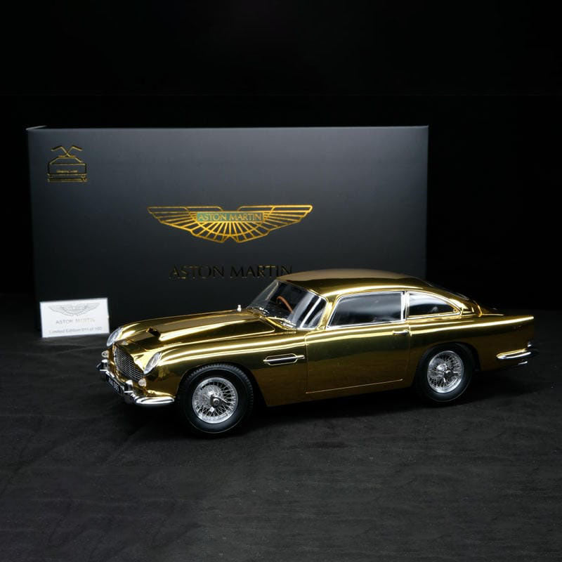 Auto   1/18 For Aston Martin V12